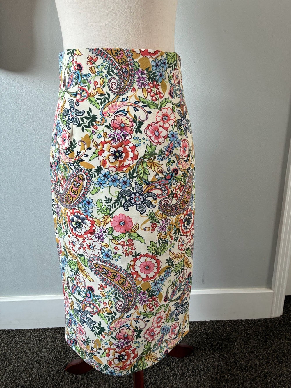 Catherine Maladrino flower pattern pencil skirt. Size 2